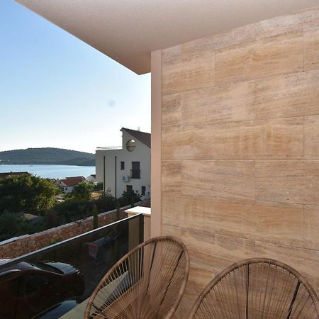 Apartman Bela Tisno Exterior foto