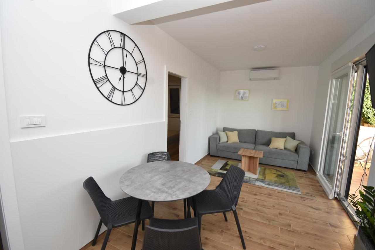 Apartman Bela Tisno Exterior foto