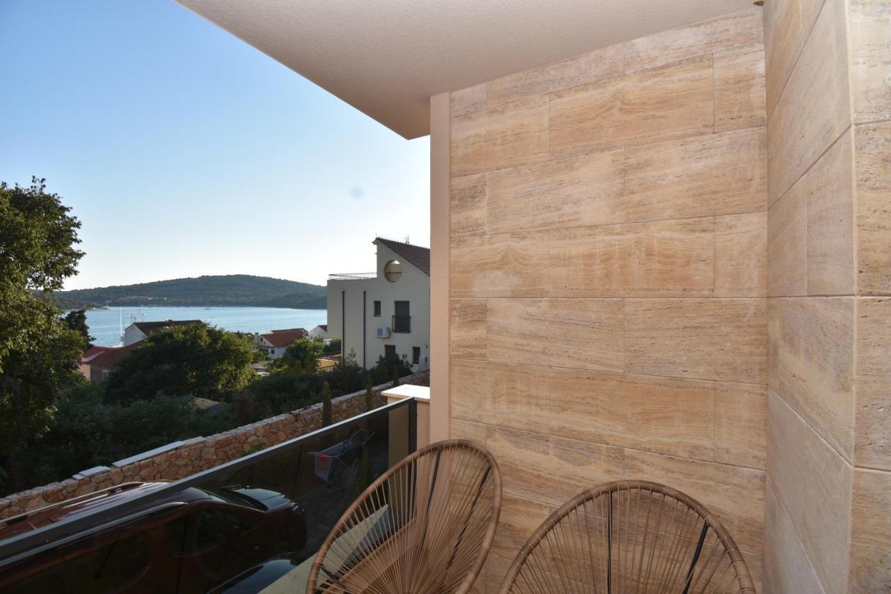 Apartman Bela Tisno Exterior foto