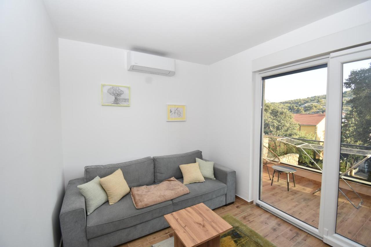 Apartman Bela Tisno Exterior foto
