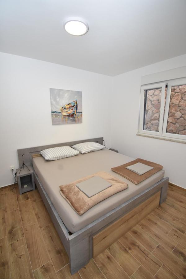 Apartman Bela Tisno Exterior foto