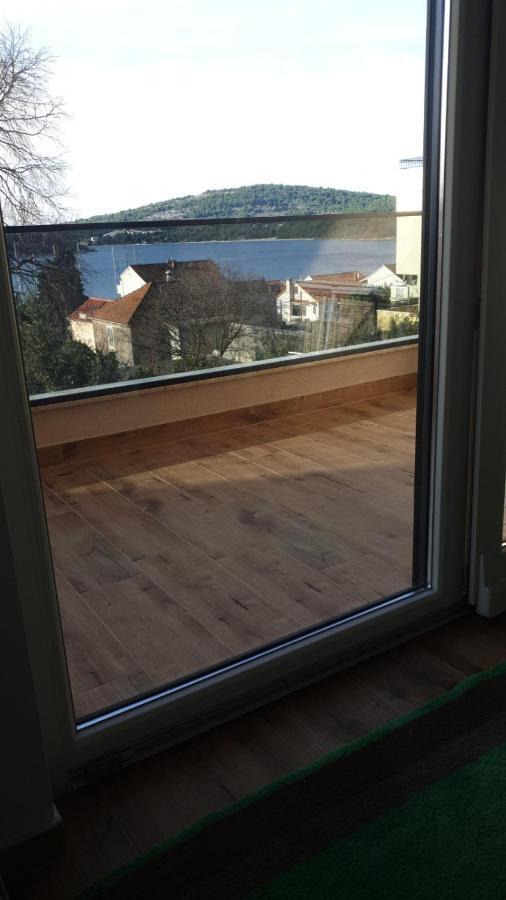 Apartman Bela Tisno Exterior foto
